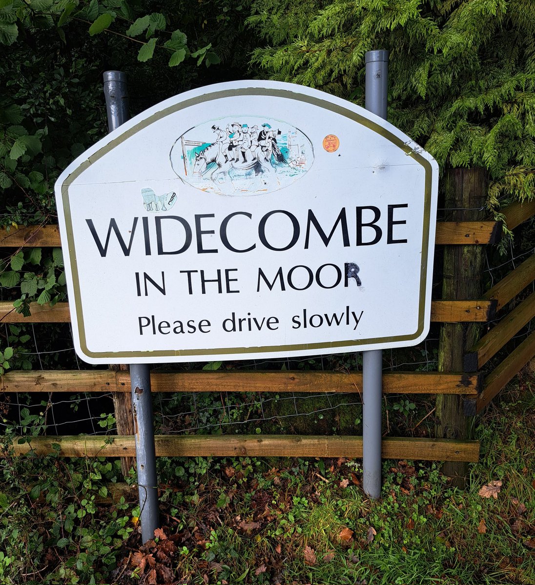 thetravellocker's tweet photo. Visiting Uncle Tom Cobley and all at Widecombe in the Moor on Dartmoor National Park #Devon #Widecombe #WidecombeFair https://t.co/44ovDUOonr https://t.co/hvN2MBjr30
