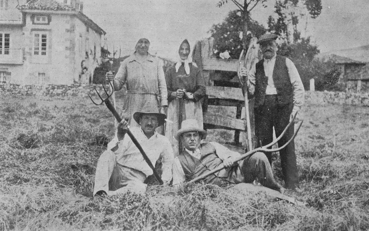 Recolectando la yerba, 1929.
📸| García Pérez.