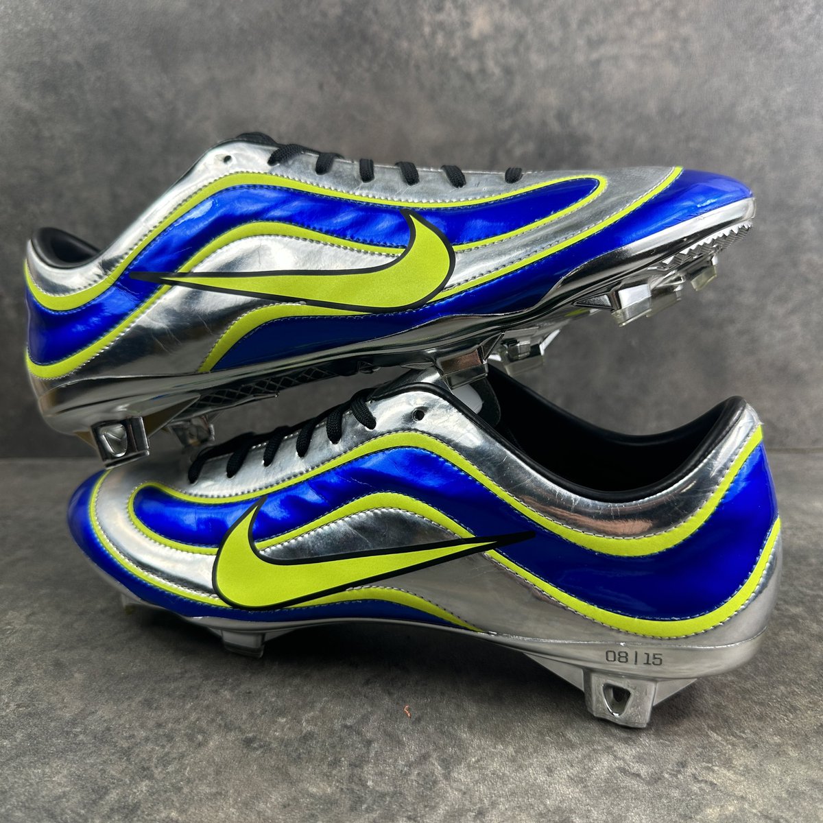 Nike Mercurial XV Chrome

Only 15 Pairs made Worldwide

08/15