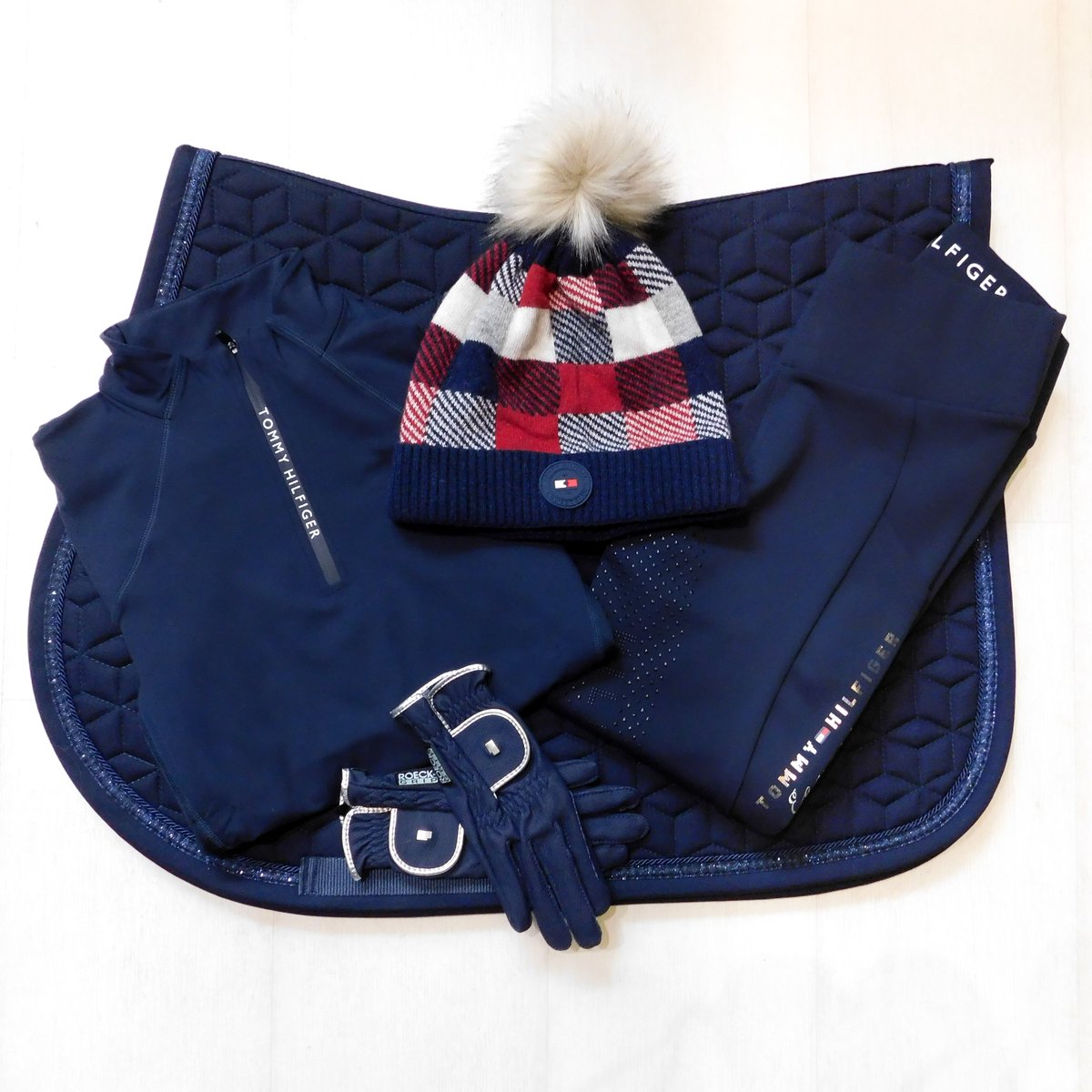 The new AW23 collection from Tommy Hilfiger Equestrian has arrived 💙❤️

We've paired the new Thermo Base Layer, Monaco Winter Leggings and Check Knit Beanie for this perfect Autumn everyday training look.

#Equiport #EquestrianFashion #TommyHilfigerEquestrian