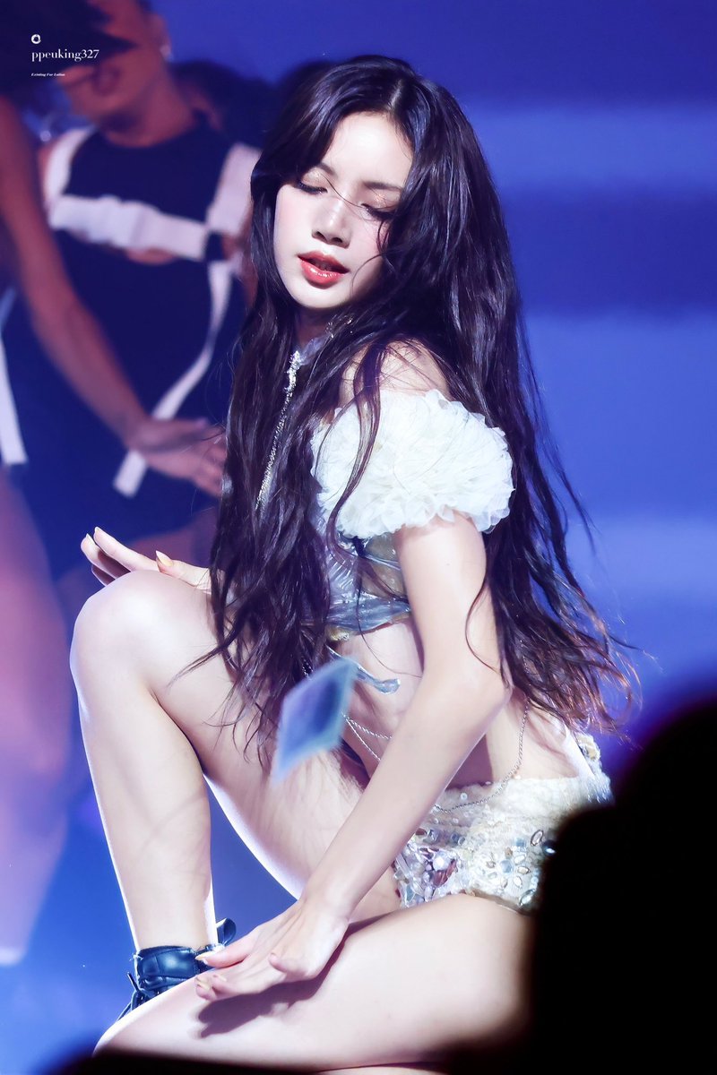 LaliceUpdates's tweet photo. VOTE LISA on NUBIA
MAGAZINE 🇬🇧 FOR THE MOST BEAUTIFUL WOMAN IN THE WORLD 2023: 

#4 #LISA (current rank) ⬇️ (Global Poll) 

🔗 https://t.co/6zm58PqFRR

(Vote 3x Daily) ⬆️
close: 09/30/23 

#블랙핑크리사 블랙핑크 리사 
#LALISA #MONEY #SHOONG https://t.co/yIJKBm4HaU