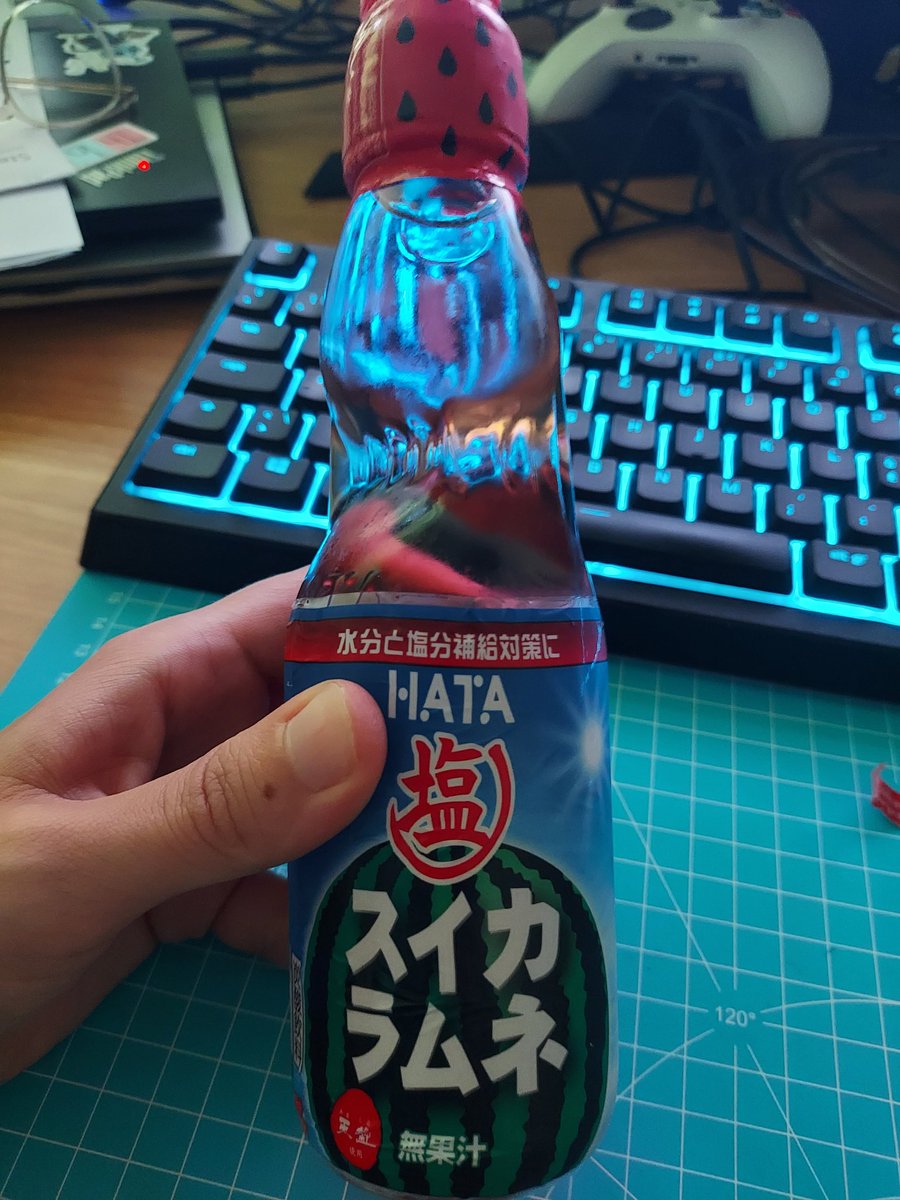 crazycanvas's tweet photo. Erstmal nice Wassermelone-Ramune gönnen. 😌 https://t.co/biNWzol47F