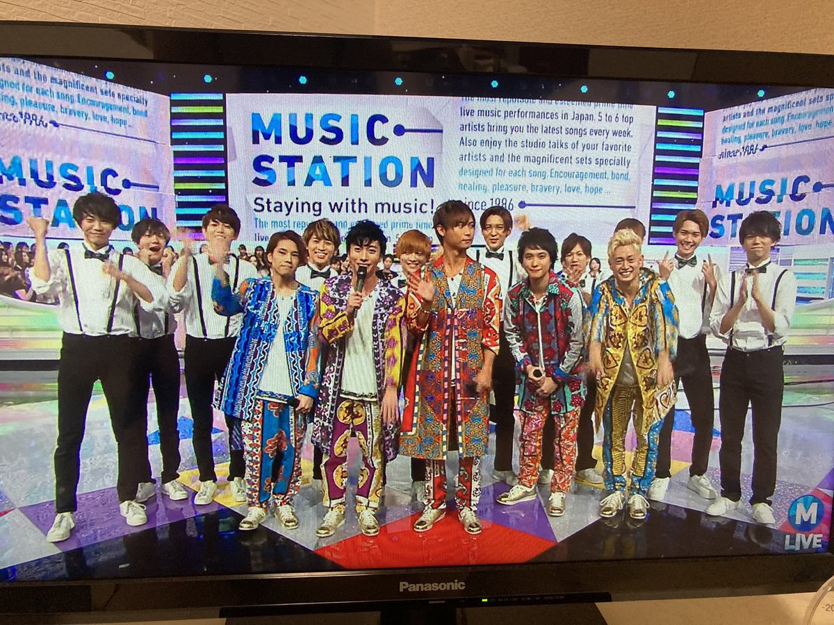 Ap12Yume's tweet photo. 録画見漁ってて、たまたま2018年のMステ残ってて、このときはAAA目当てで録ってたんだけど、先輩のバッグで踊る推しが、5年後日本のトップアイドルとしてセンターとドラマ主演務めててものすごくエモくなったので誰かに共感してほしくなりました。こうやって映像で見ちゃうと、 https://t.co/WAegnWcviz