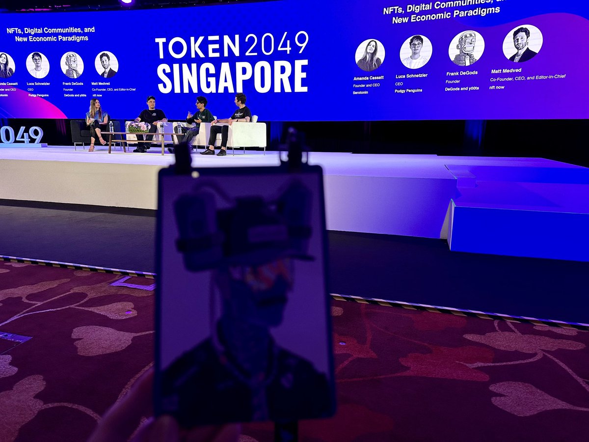 Printed my DeGods PFP & walking around during the #TOKEN2049Week  in Singapore last week.
Im surprised lots of ppl came to me say hi and ask “It’s that DeGods NFT?”

Yes, I met a lot of new friends, that’s one of the best utility for me ❤️🤝

~ 𝔻𝔼𝔾𝕆𝔻𝕊 𝕆ℕ 𝕋𝕆ℙ ~