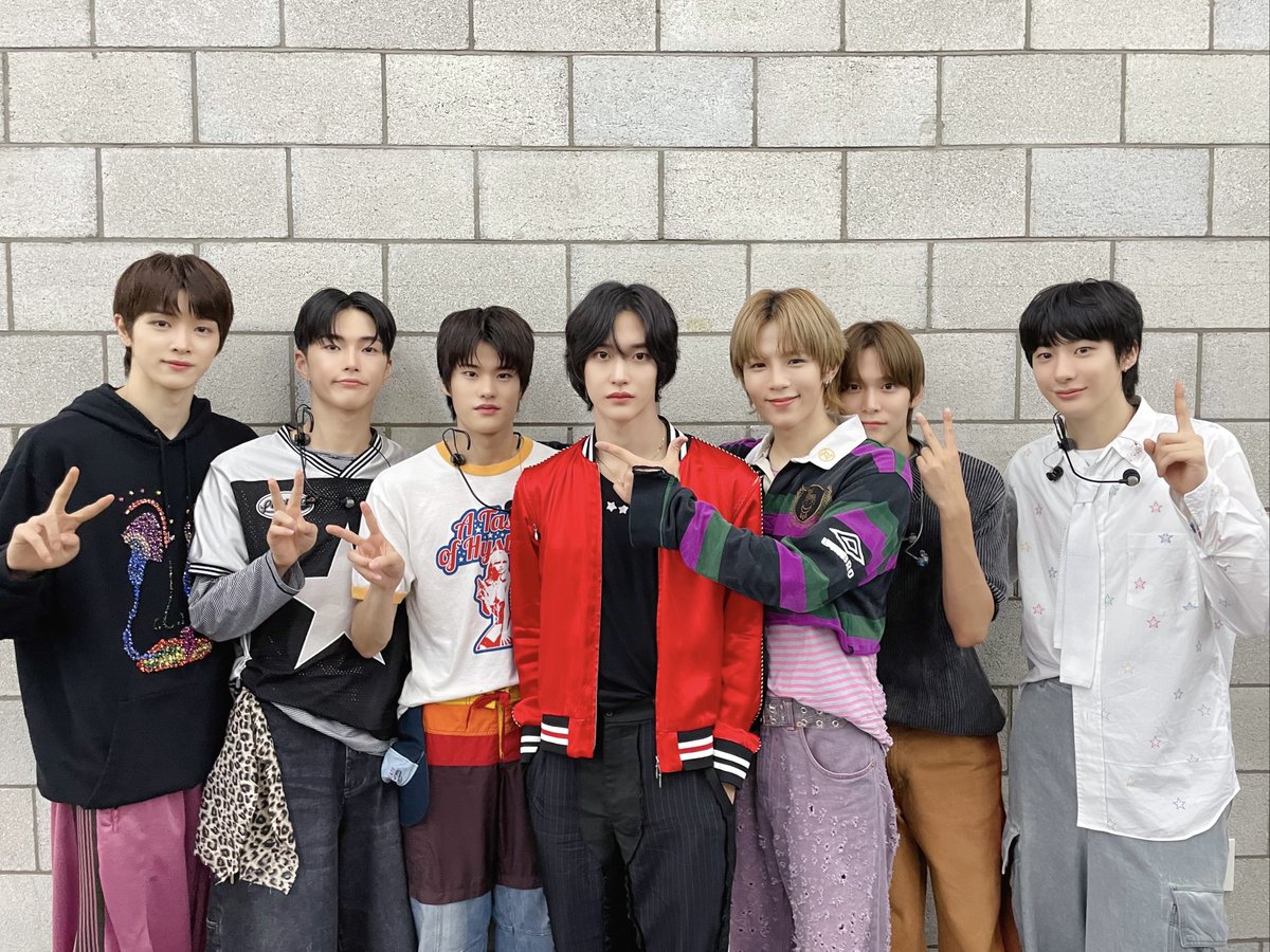 오늘 브리즈 아침부터 와줘서 너무 고마웠어요!!ㅎㅎ
오늘 세트장도 너무 이쁘고 관객석이 밝아서 브리즈가 잘 보여서 너무 재밌고 행복했어요!🤭
오늘도 브리즈 덕분에 너무 행복했고 정말 고마워요! 정말 힘이 엄청 났어요ㅎㅎ
브리즈가 웃는 모습에 더 힘이 났고! 오늘 정말 고마웠고 남은 하루도