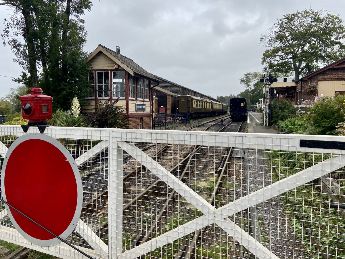 Productive steering group meeting today hosted in a 1900s family saloon carriage @KandESRailway 🚂 Important topics discussed including #RuralCrimeActionWeek 🔈 #HeritageCrime #WildlifeCrime #RuralCrime