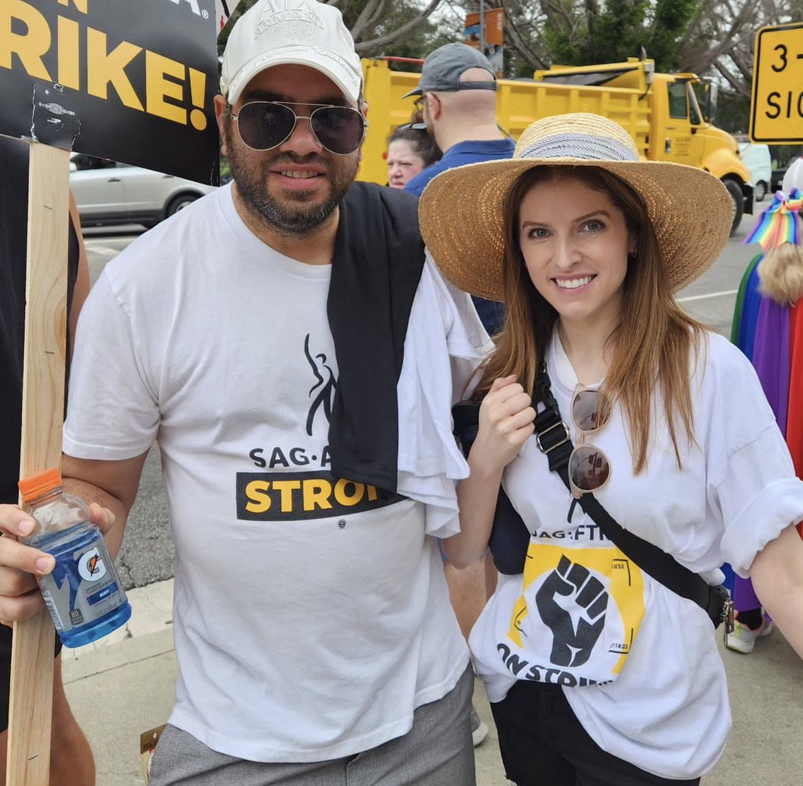 OurKendrick's tweet image. 📸 | New/old photos of Anna Kendrick (@AnnaKendrick47) striking for SAG-AFTRA &amp;amp; WGA.

© davidmotamedi