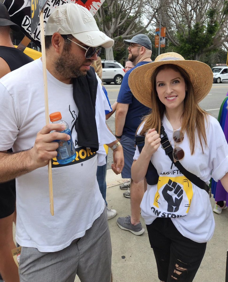 OurKendrick's tweet image. 📸 | New/old photos of Anna Kendrick (@AnnaKendrick47) striking for SAG-AFTRA &amp;amp; WGA.

© davidmotamedi