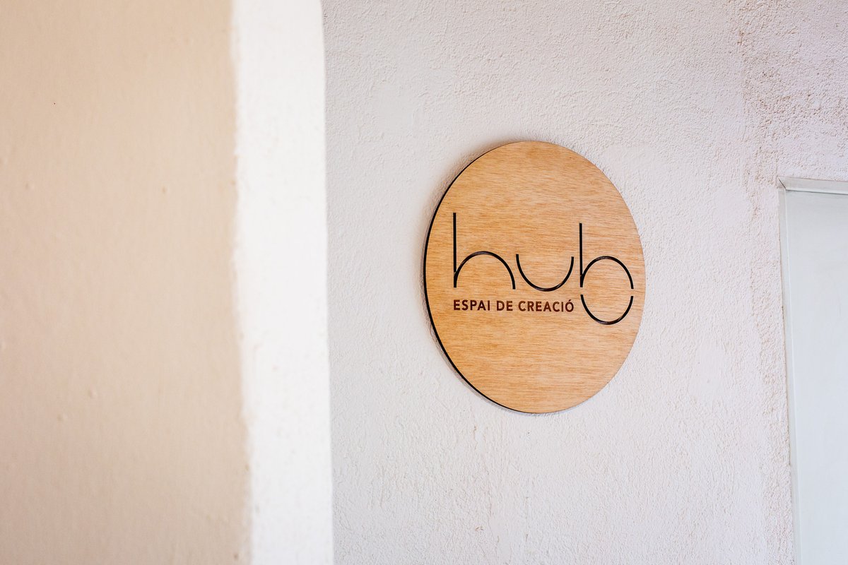 EsparregueraFM's tweet photo. ▶️ CULTURA | El @HubCreacio d'#Esparreguera comença un nou curs amb consolidació d’oferta formativa i espai per realitzar assajos

👉 A més, té potencial, com s'ha demostrat, per posar en contacte diferents artistes i crear sinèrgies a l'equipament

📻 https://t.co/TjzK8E8ots https://t.co/TOSEmAIFFc
