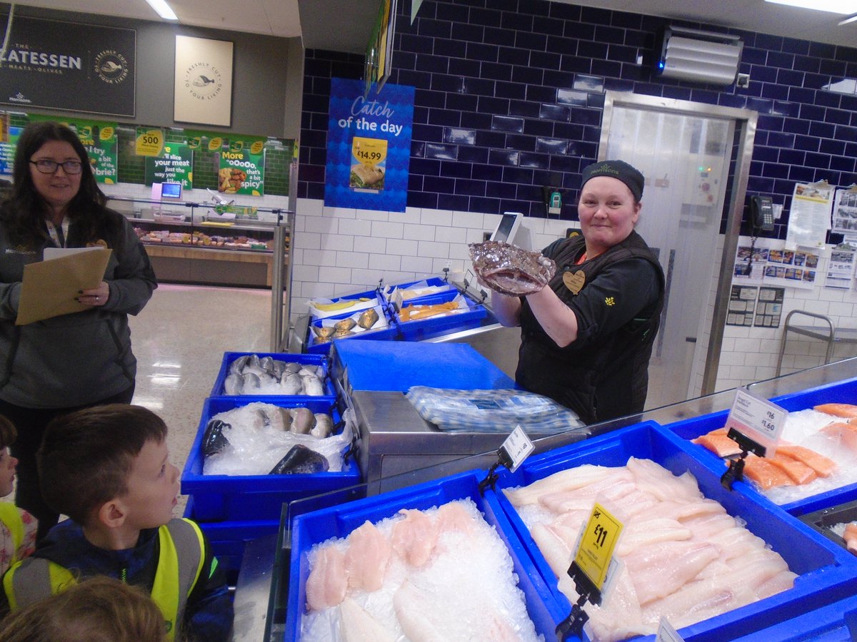 wellsidekg's tweet photo. Thank you Morrisons for showing us around your store and helping us understand where our food comes from and how it arrives in the supermarket. We loved having a shot of the till #Sustainability #foodproduce #foodforthought @ELCScotGov https://t.co/GBncBWeUyJ