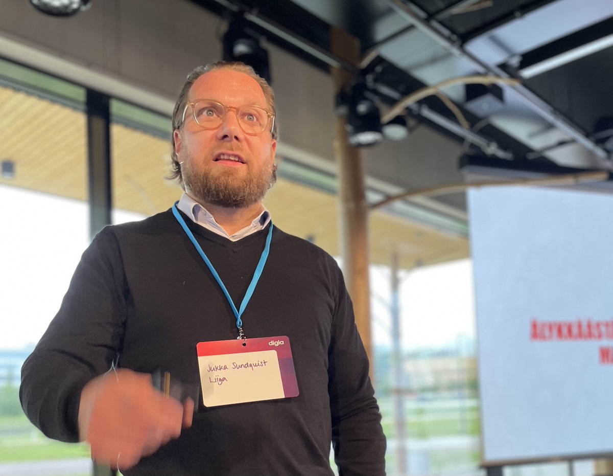 digiaonline's tweet image. #unlockyourintelligence on käynnissä! Liigan Chief Digital Officer Jukka Sundquist käy läpi, miten datan ja teknologian voimaa voidaan hyödyntää luomaan entistä henkilökohtaisempia ja räätälöityjä elämyksiä kiekkofaneille. Video luvassa – jää kuulolle! 🎧 #digia @liiga