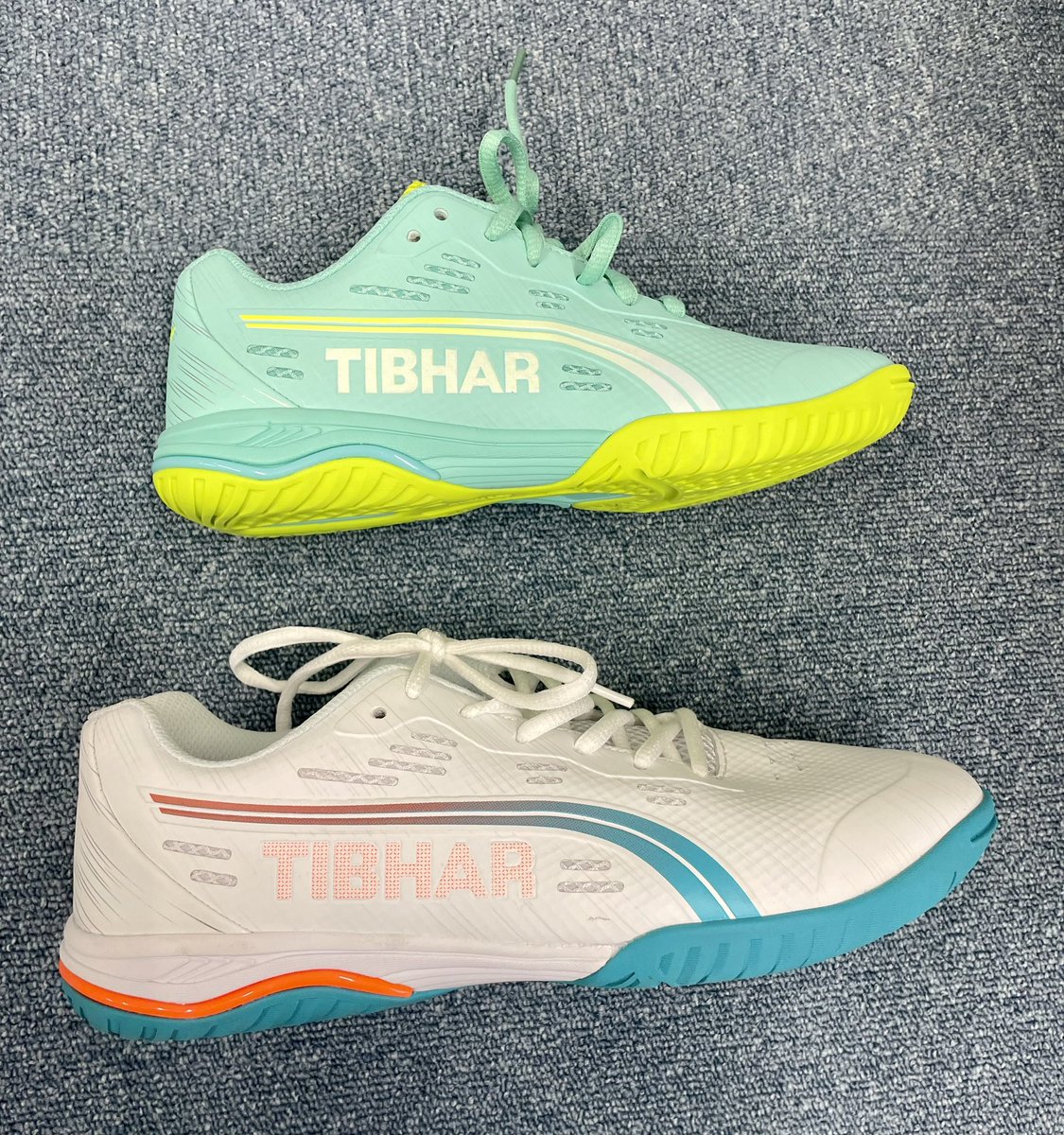 tibhar_japan's tweet photo. 皆様こんばんは😊
9月も中旬を過ぎましたが、まだまだ暑いですね☀️

本日は新商品に関するアンケートを実施いたします！！
画像内にある2種類のシューズ👟
（どちらも現在発売未定）
皆様はどちらを履きたいですか？？

アンケートはツリーに繋げてありますので、ぜひご回答よろしくお願いします😆🙏 https://t.co/XbpksiRLwp
