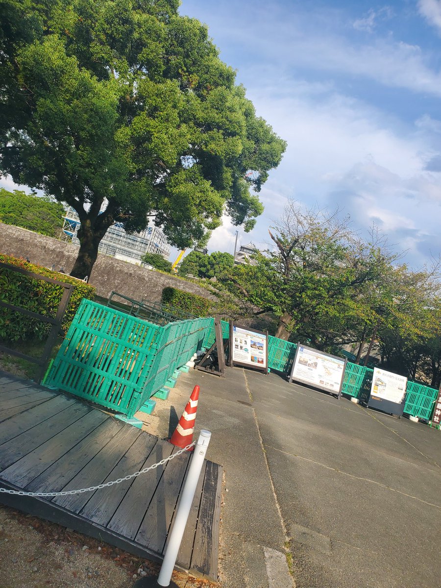 MST_1023a's tweet photo. 今日は弾丸 日帰り熊本旅
 商店街と熊本城しか
行けませんでした。

しかも熊本城はタイミング
悪く外から見るだけw https://t.co/acc7IrFc5k