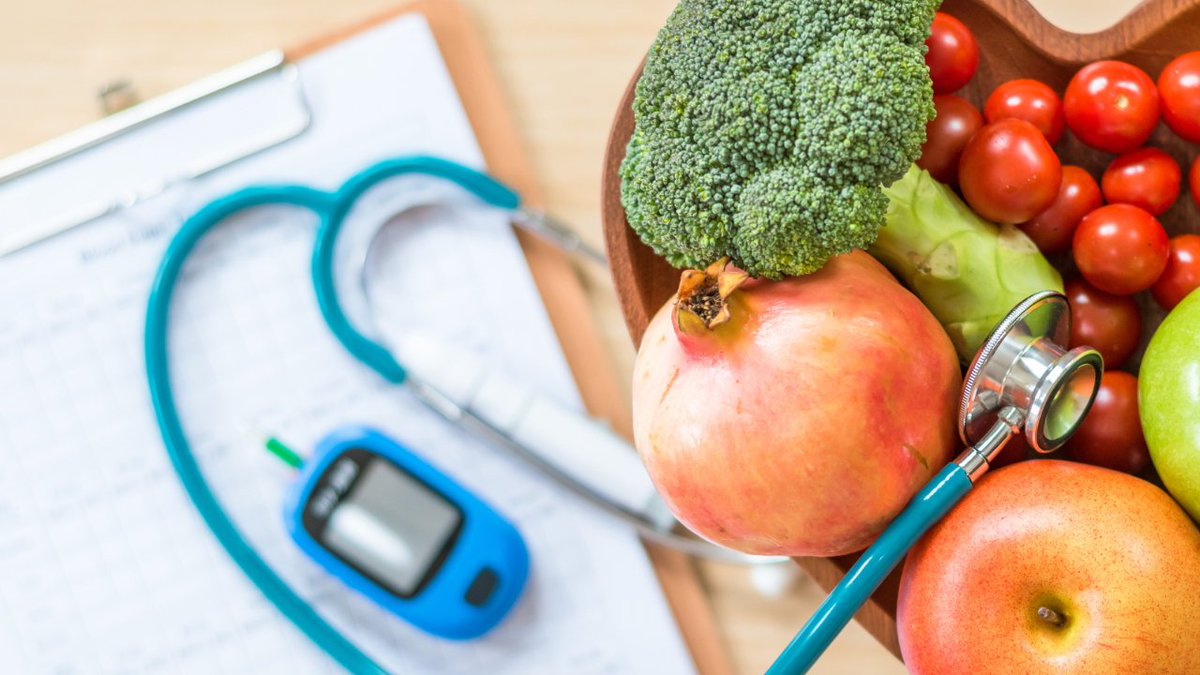 DKVSeguros's tweet photo. El colesterol elevado es un riesgo cardiovascular condicionado por factores genéticos y modificables, como el estilo de vida. 🩸
Te damos los tips que necesitas para reducirlo:
https://t.co/s0HJYMFCsB
#PostQC #ActivistasdelaSalud https://t.co/uQp11RXrtJ