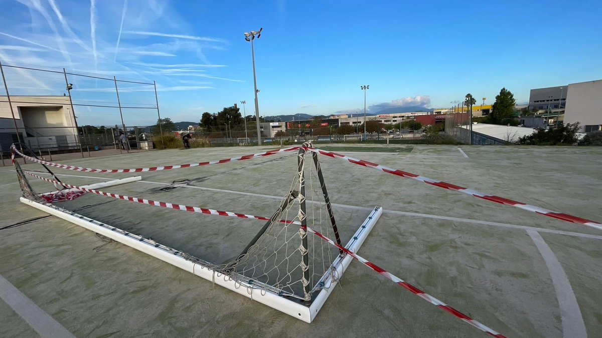 Blanes_cat's tweet image. Notícia: @Blanes_cat repara per urgència una pista exterior polivalent que significava un risc greu per a esportistes i escolars A principis d’estiu es va clausurar l’accés i es va impedir el seu ús per la perillositat que suposava

blanes.cat/docweb/2023-09…
