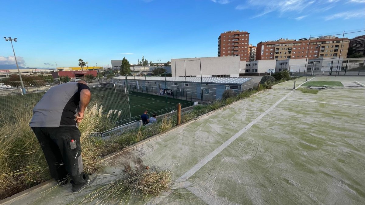 Blanes_cat's tweet image. Notícia: @Blanes_cat repara per urgència una pista exterior polivalent que significava un risc greu per a esportistes i escolars A principis d’estiu es va clausurar l’accés i es va impedir el seu ús per la perillositat que suposava

blanes.cat/docweb/2023-09…