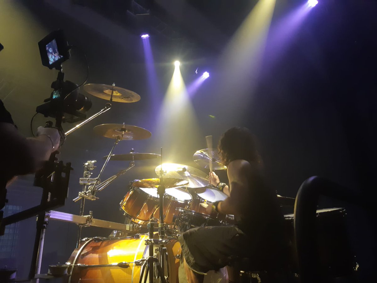 Jonyelbateria's tweet photo. Personalmente, grabar un videoclip no es nada sencillo ...
Hasta de estar al 100%, para que el resultado final sea bueno...

Menudo trabajo le dimos al señor director...😅😅🤣🤣
@JhonnyGleez

#drum #drummer #baterista #videoclip #videomusica https://t.co/2XhhaxdLE4