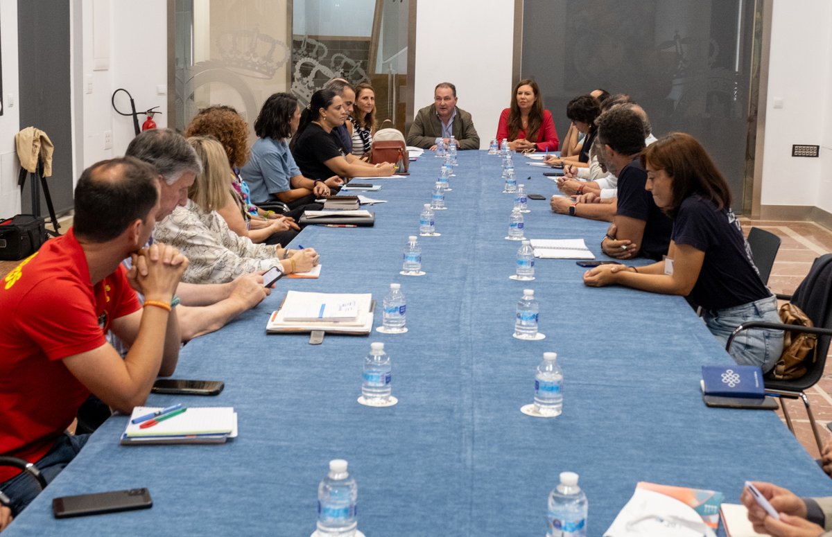 ▶️Diputación convoca la Mesa de #AyudaHumanitaria para coordinar la colaboración y ayuda a #Marruecos 📷 acortar.link/clujV2 
#Huelva #IslaCristina #Lepe #PalosdelaFrontera #SanJuandelPuerto