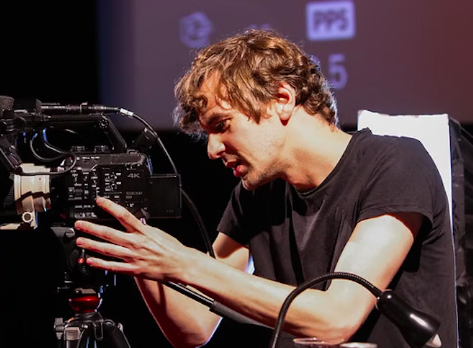 glasgowfilm's tweet photo. As well as a programme bursting with films — from exciting new releases to iconic classics — #GYFF23 will be hosting four Behind the Scenes workshops, a must for any young person interested in pursuing film as a career🎬

GYFF23 launches this Friday🎟️https://t.co/7OEXRy3roE https://t.co/KHmuYGbsne