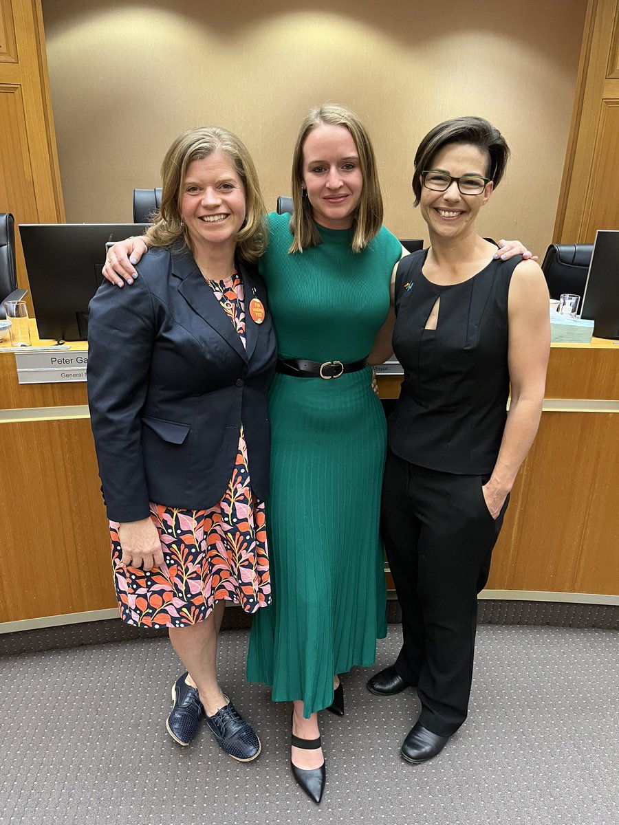 CrPhilippaScott's tweet photo. Tonight I happily and proudly voted for @CrChloeSmith to be the next Deputy Mayor of the Inner West. Chloe is a lifelong inner westie, a friend, and a progressive with heart. She’s already a champion for our community and she’ll be an wonderful Deputy Mayor 🙌 ❤️ https://t.co/3pHAvhTuhV