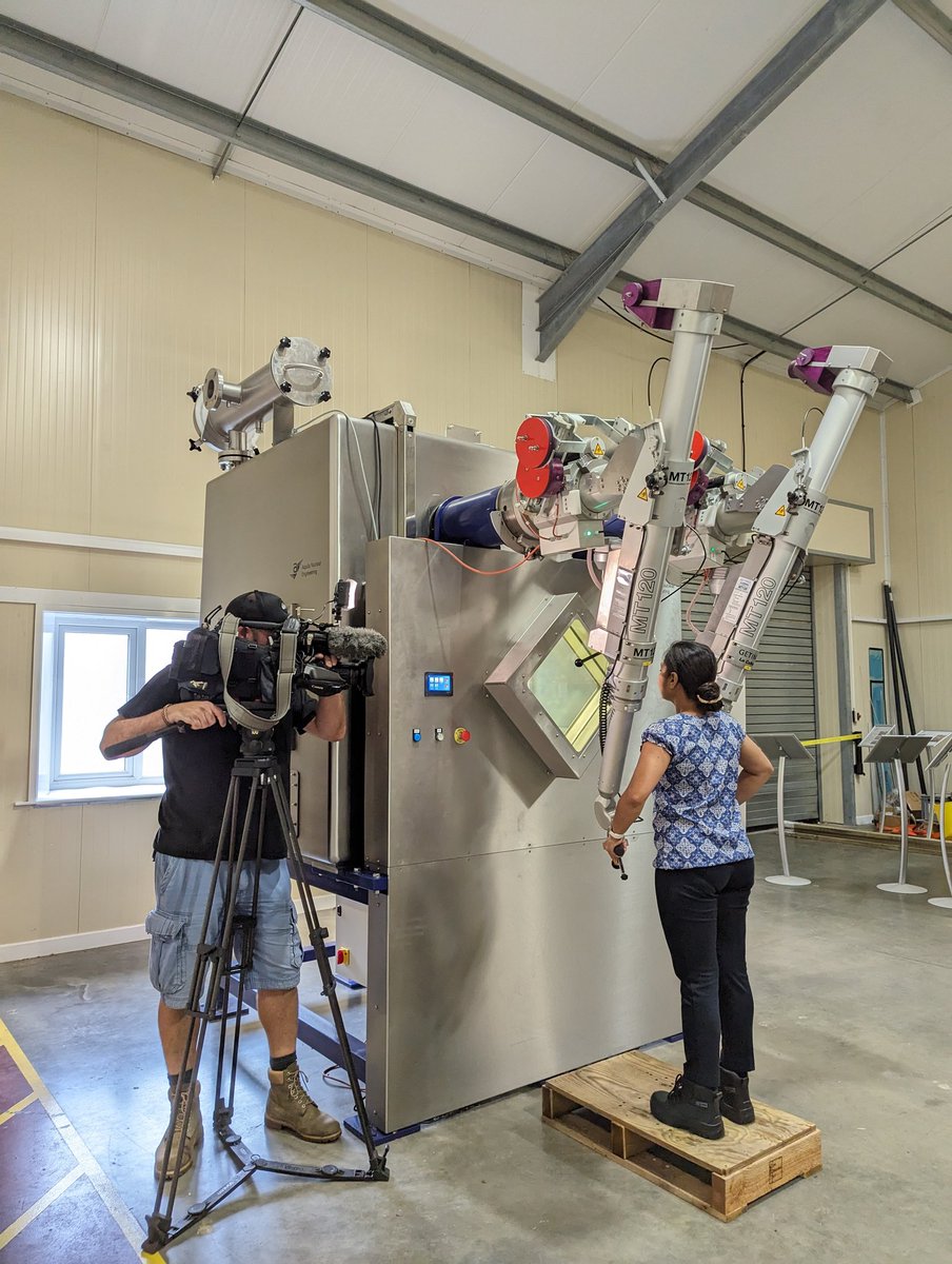 beckyattwood07's tweet photo. Filming today! All about helping people back to STEM after a #careerbreak Massive thanks to @LinziKinghorn @BBCSouthNews for covering the story and Renu and @AquilaNuclear1 for being so helpful
#engineering #returntostem
@ReturntoSTEM https://t.co/7uJMgF7Xt5