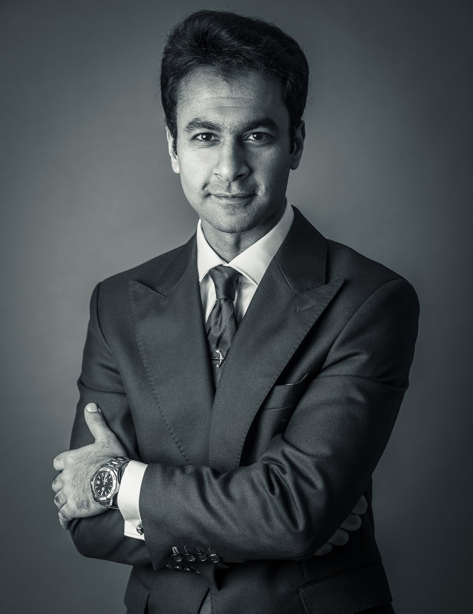 ArcanumDesign's tweet image. I shoot literally thousands of headshots, and nearly all are delivered in colour. I Every now and again I will revisit an image for fun, and re-process it.
Do you see in colour, or black &amp;amp; white?
#corporateheadshot #blackandwhitephotography #headshotphotography