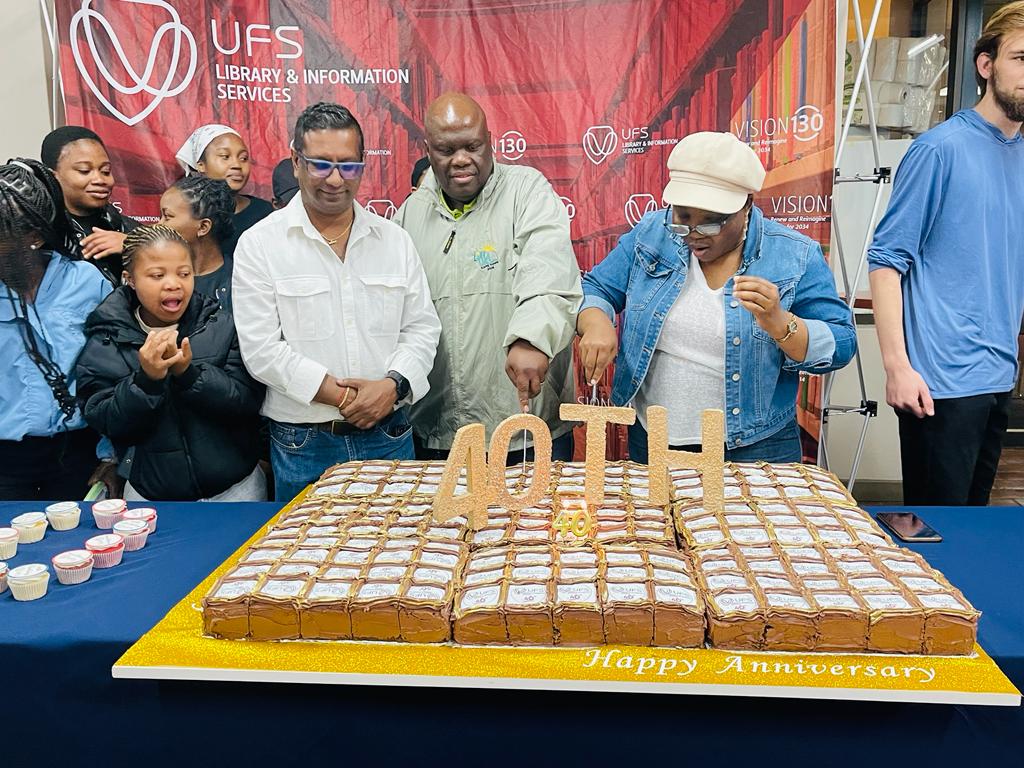 UFSLibrary's tweet photo. Thank you for 40 years of supporting our literary haven. Here's to many more chapters in this wonderful journey! 🥂📚 #LibraryAt40 #ReadingThroughDecades #BookLoversUnite https://t.co/ImYadswYP8