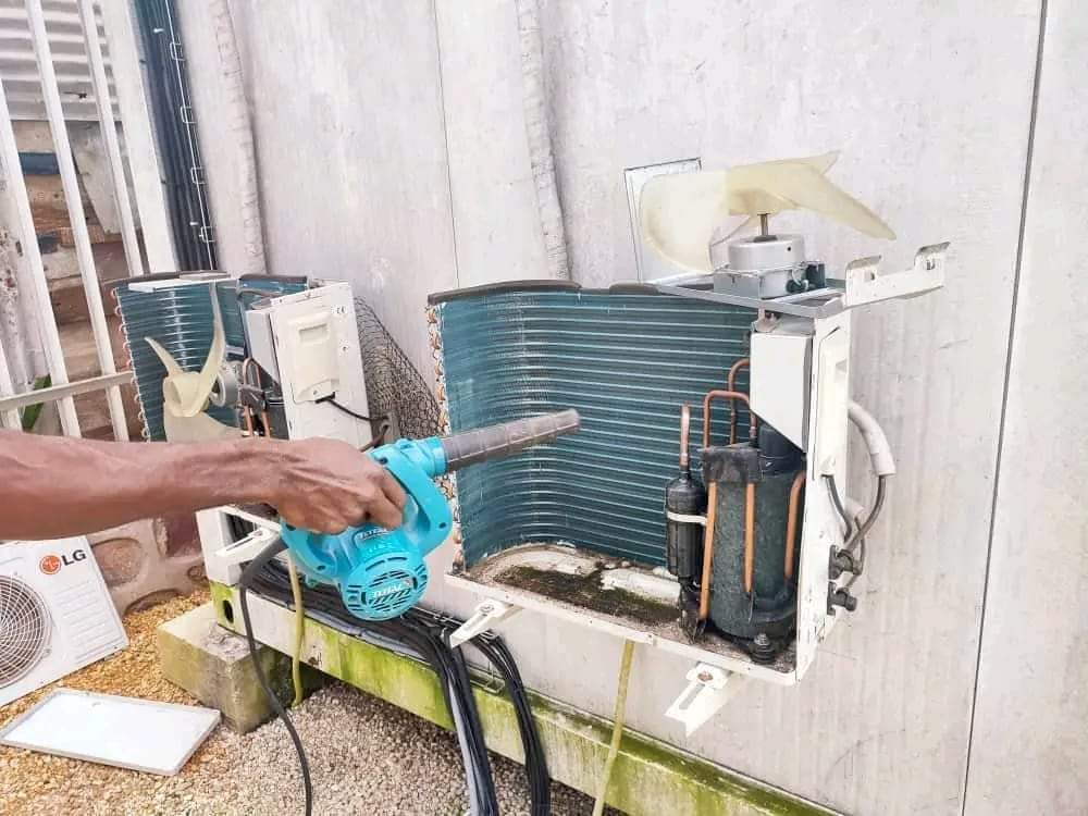 KaelGroupe's tweet photo. Service climatisation

Installation 
Réparation 
Entretien 
Démontage 

La qualité s'invite chez vous!

Contact : 0975 102 574 https://t.co/y4aICxaB3W
