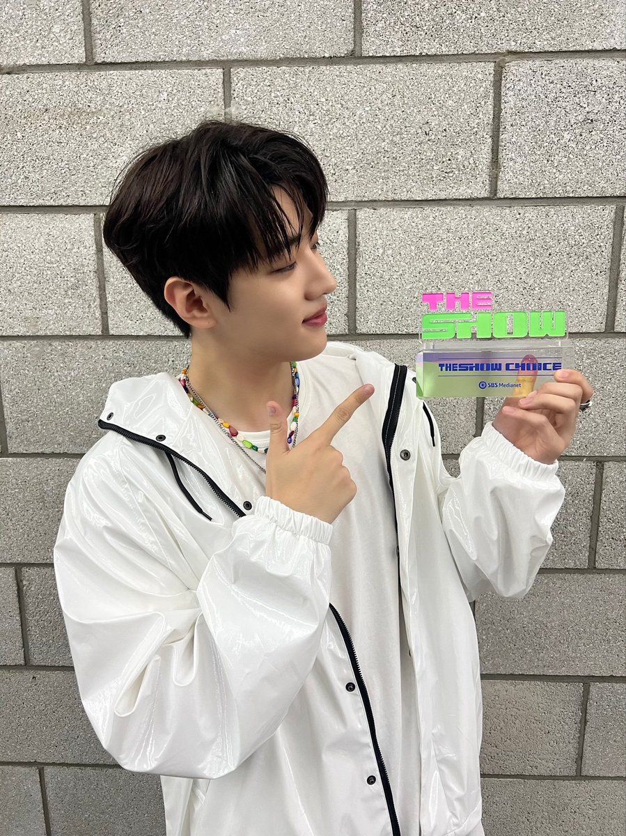 dkz_dy's tweet image. [📸] 230919 JAECHAN SBS M #더쇼 
1위를 다시 한번 축하합니다🏆

🐱😻

#재찬 #JAECHAN
#JCFACTORY
#Hello