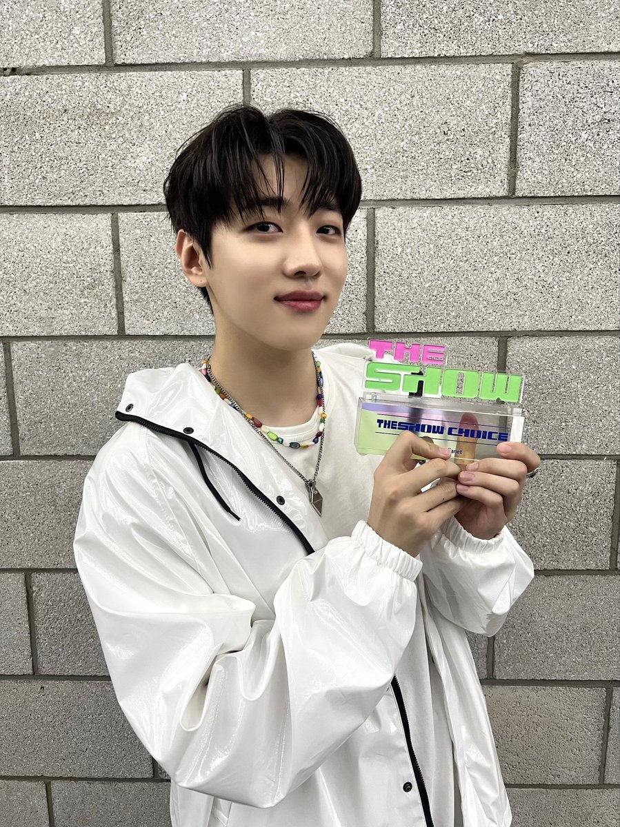 dkz_dy's tweet image. [📸] 230919 JAECHAN SBS M #더쇼 
1위를 다시 한번 축하합니다🏆

🐱😻

#재찬 #JAECHAN
#JCFACTORY
#Hello
