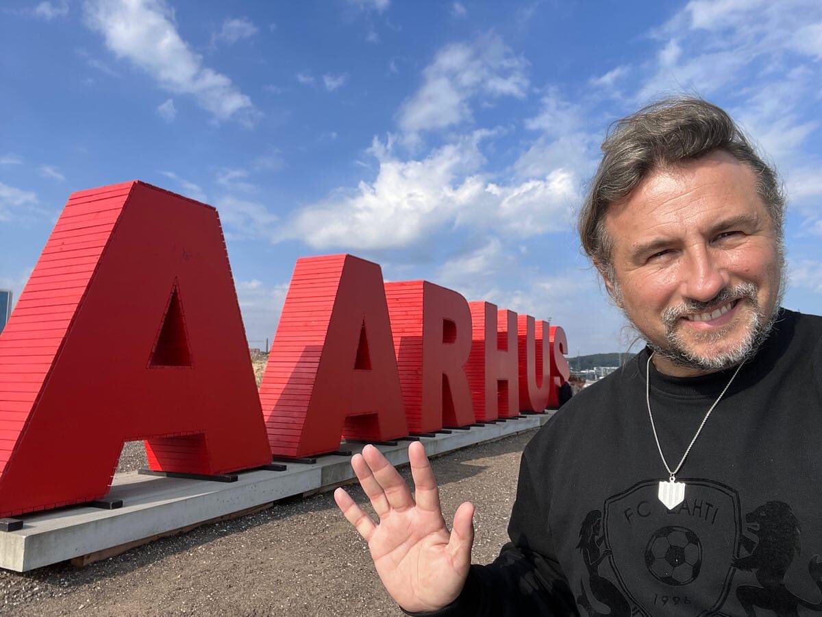 TunedInLDN's tweet image. “La Voz de Buenos Aires” #Argentinian @alvaradomartin’s on his 53rd international tour! Fresh from Finland, Kazakhstan &amp;amp; Denmark where’s he’s just sung, Thu 28th Sep’ll be the only #London gig on his ten gig UK tour. We’ll be at @CityHopeLondon #Bermondsey bit.ly/TunedInLDN