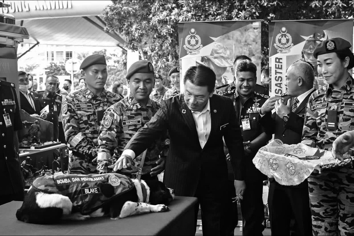 kpkt_gov's tweet photo. ANJING PENGESAN ‘BLAKE’ HIDAP BARAH LYMPHOMA TELAH TIADA

Blake, Anjing Pengesan milik Jabatan Bomba dan Penyelamat Malaysia (JBPM) terpaksa ditidurkan (euthanized) pada jam 4.38 petang semalam (18 September 2023) selepas dikesan menghidapi barah lymphoma.

#WiraMerah https://t.co/7qnHC74ukM