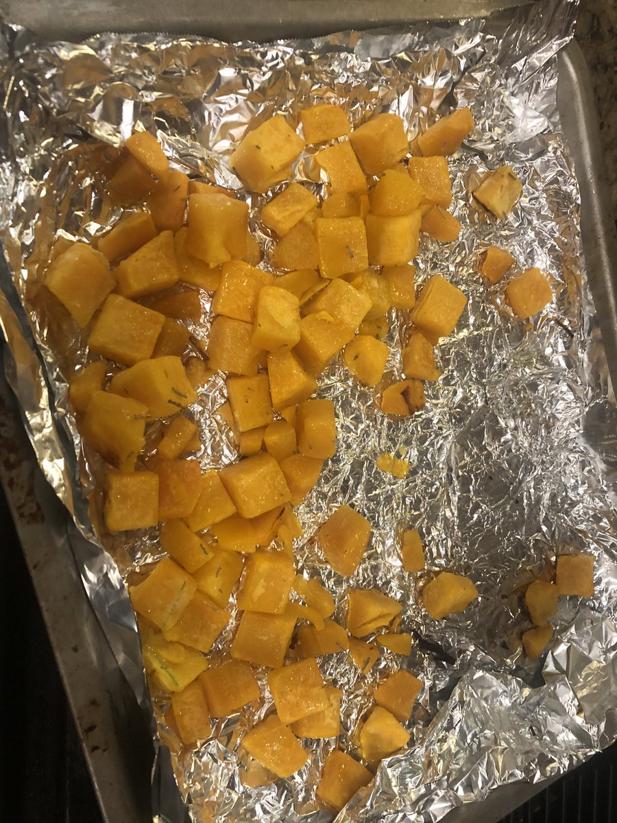 Quick roasted some Rosemary, garlic butternut squash this morning to blend for the baby later for dinner #eatmorefiber
#colowellness