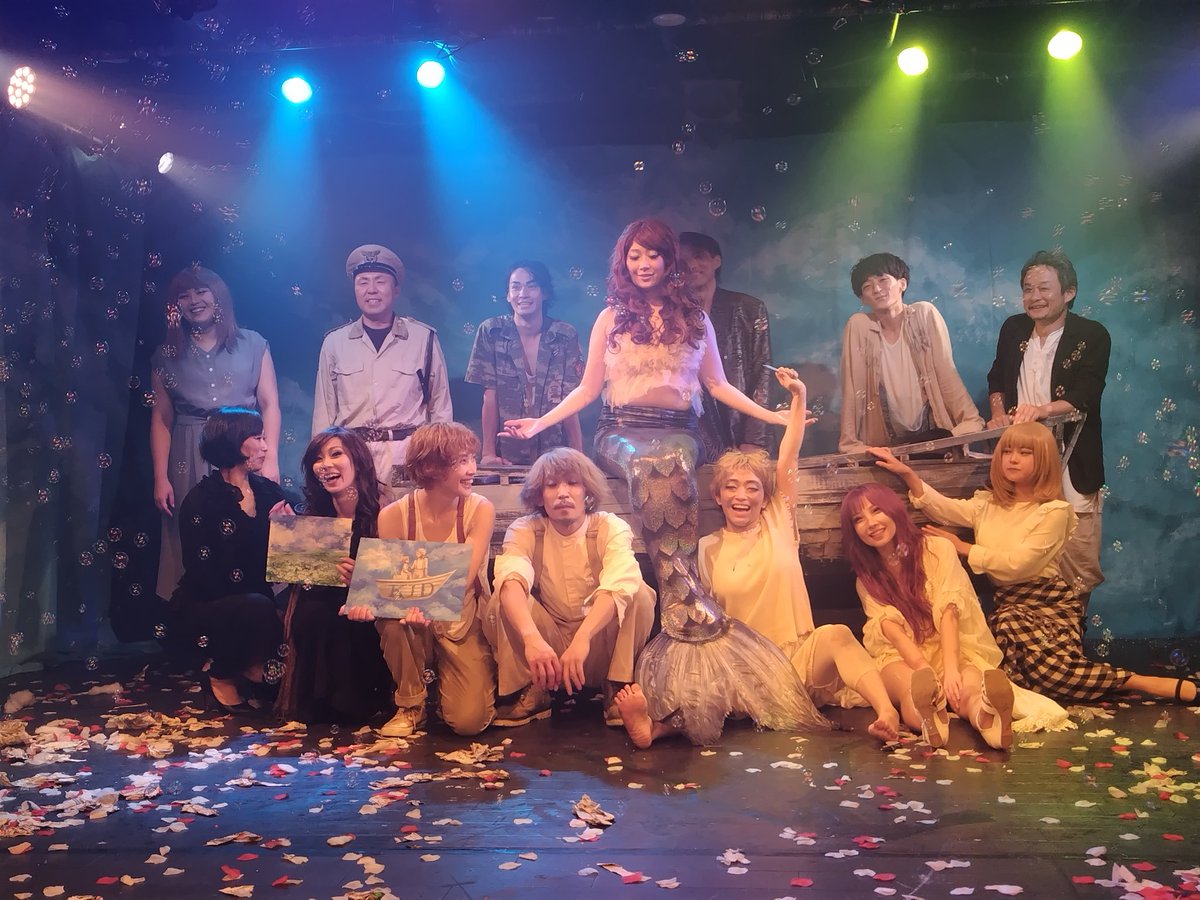 5GYO55's tweet image. 千穐楽に見届けられた
天宮来来来さんの
クロコダイル（申大樹さん）の
秘書。
艶のある愛らしさで
堂々と。
素敵でした。
秘書役は
武田治香さん
光木麻美さん の三人が
それぞれの魅力を輝かせて
豊かに生きた役。
とっても楽しくて。
開演前のご案内も。
お疲れさまでした🍀
#KID2023
#深海洋燈