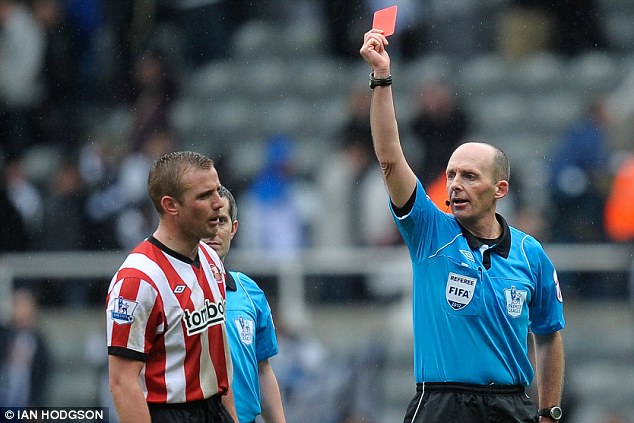 ⚽️ The fastest red card in football history was issued just 2 seconds into a match! 

Lee Cattermole, the recipient, surely didn't see that coming. 

Quick exit on the pitch!