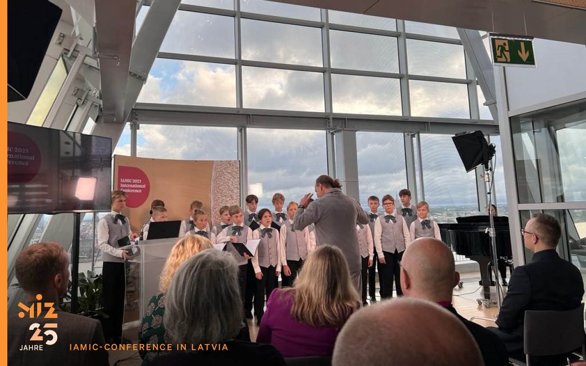 mizMusikinfo's tweet photo. Vier Tage #IAMIC-Konferenz in Lettland mit Kolleg*innen aus über 20 Nationen: inspirierender Austausch zu Zukunftsperspektiven der Musikinformationszentren und Einblicke ins lettische Musikleben mit seiner beeindruckenden Singtradition. Many thanks to #LMIC and @IAMICnet. https://t.co/mZvzRrPmE3