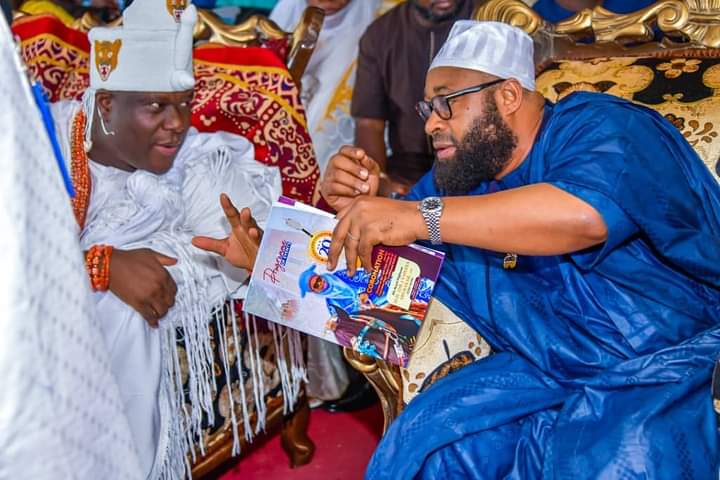 Sai_Bago's tweet photo. J A G O R A
The great representative of humanity, justice, love, and peace.
He is a Symbol of Societal Development and an Icon Of Hope.
He always do the needful for his people, Niger State are lucky to have you.
#StrongerTogether✊
#SaiBago🙌
#Nigerlite 🇳🇬 https://t.co/9v1QNExkWj