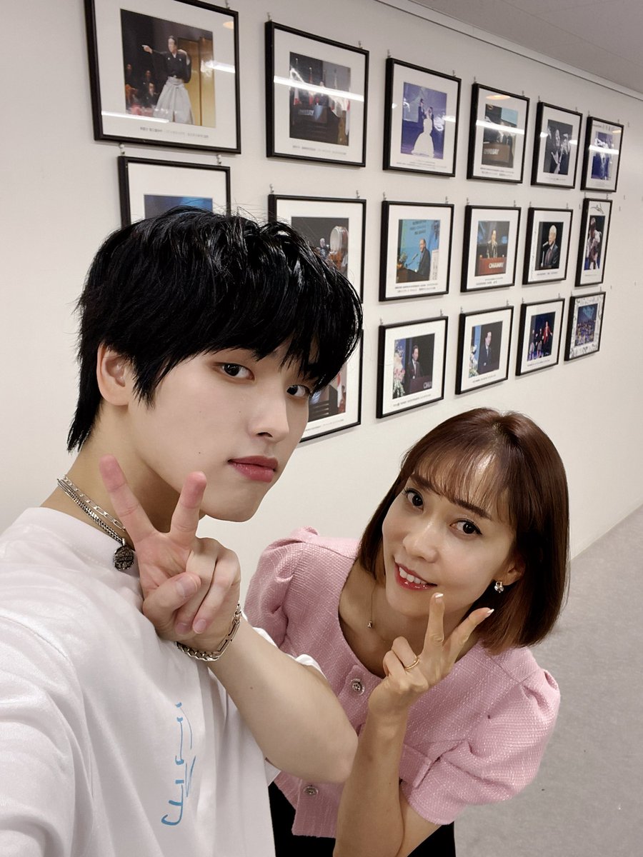 mc_hyeona's tweet photo. #イ・スンファン 日本初 #ファンミーティング🥳MCを務め,先生と生徒の学校コンセプトで演技にも挑戦❤️‍🔥K-POPサークル顧問ヒョナ先生&amp; #ONLEE 学級委員長の小コントはいかがでしたか？場内は終始,沸いており,唯一無二の #온리 くんの新しい門出“ニューチャプター”にお供できて嬉しかったです！！
#이승환 https://t.co/tDrGv9x1nF