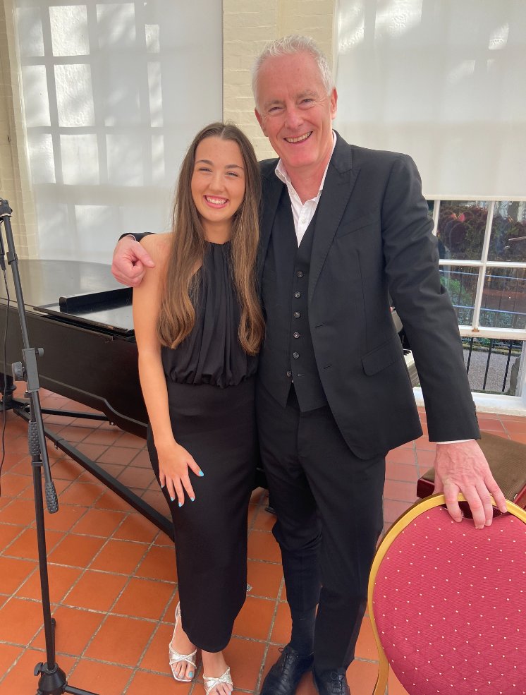 A fabulous experience for Year 12 Megan who sang alongside screenwriter and composer, Tim Firth who played the piano at <a href="/SewerbyHall/">Sewerby Hall</a> this weekend for a wedding. <a href="/tranby_music/">Tranby_Music</a> <a href="/United_Music1/">United Music</a> 🎶🎹

#celebratingtalent