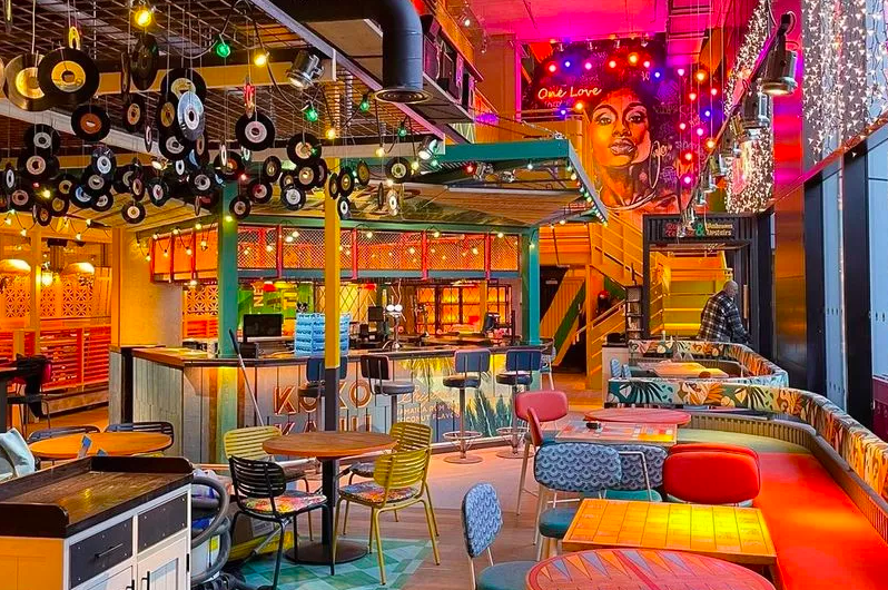 StelmainGlasgow's tweet photo. Popular restaurant chain @Turtlebayuk is moving into our 130 St Vincent Street building. Great to have another fantastic option for lunch. 😋

#commerciallettings #officestorent #commercialunits #servicedoffices #Glasgowcitycentre #officelife #lunchbreak #lunchhour https://t.co/K7iKA9B6On