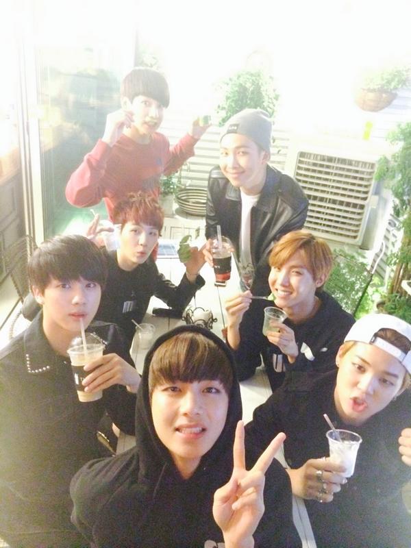 btslinkita's tweet photo. 9 years ago today. tannies at The Min's https://t.co/KVd0Bze4mr