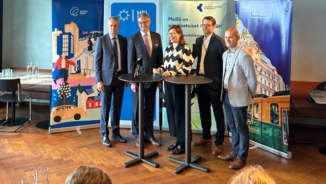 Keilaniemessä pikaratikan mediatilaisuudessa on iloinen fiilis. Ja miksi ei olisi. Tj:mme Mika - ja me kaikki HSL:llä - toivotamme sinut lämpimästi tervetulleeksi kyytiin sekä juhlistamaan aloituspäivää 21.10. 💥 Siitä lisää tuonnempana.
#hsl #pikaratikka #ParhaatMatkatYhdessä