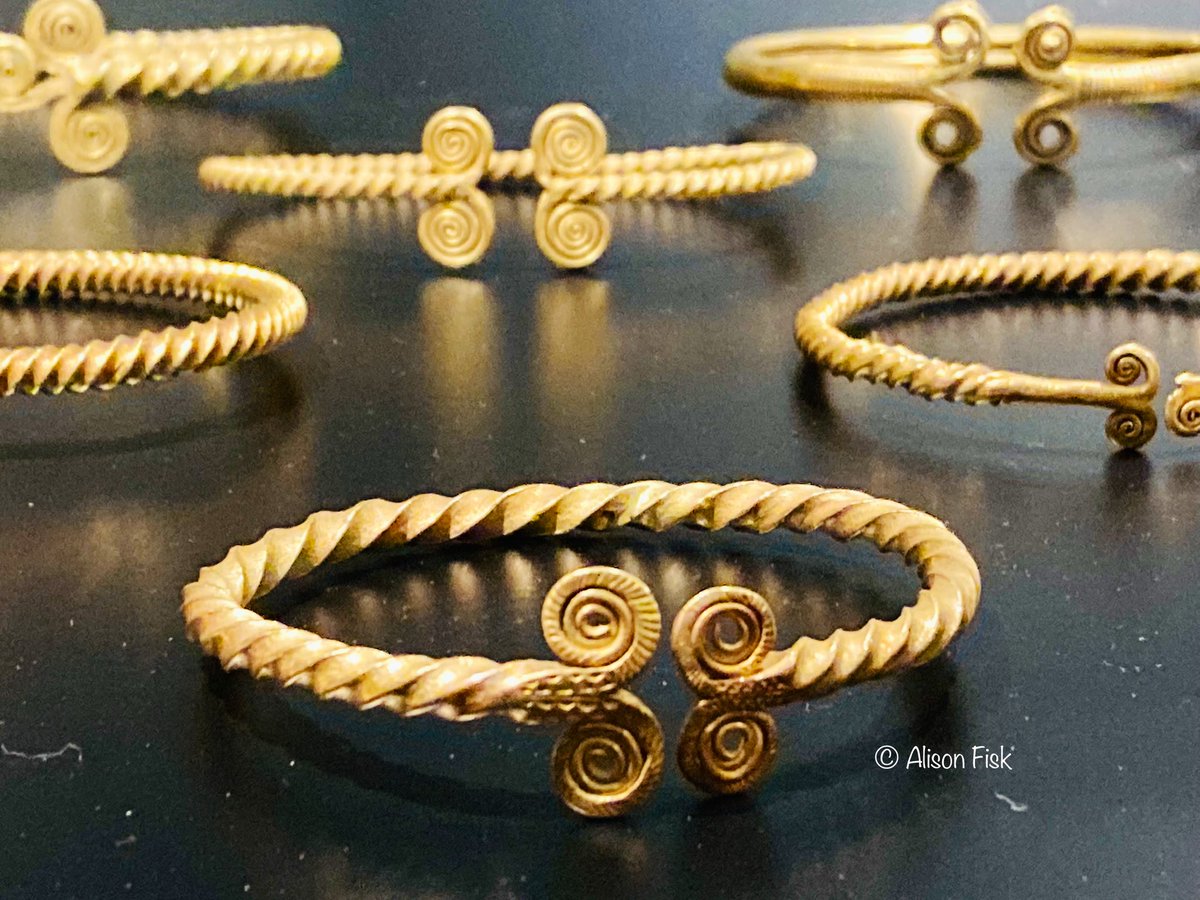 Gold arm rings from the Nordic Bronze Age decorated with spiral motifs, 1700-1100 BC.

National Museum of Denmark 📷 November 2021

#Archaeology