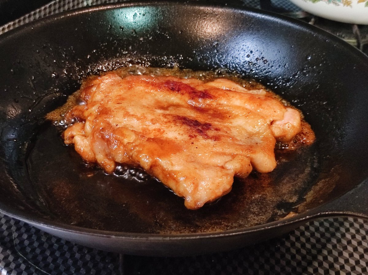 funcsphere's tweet photo. 今晩のメインはチキン照り焼き。
なかなか片栗粉のドロ感がちょっと気になります。 https://t.co/QGG1gKtasX