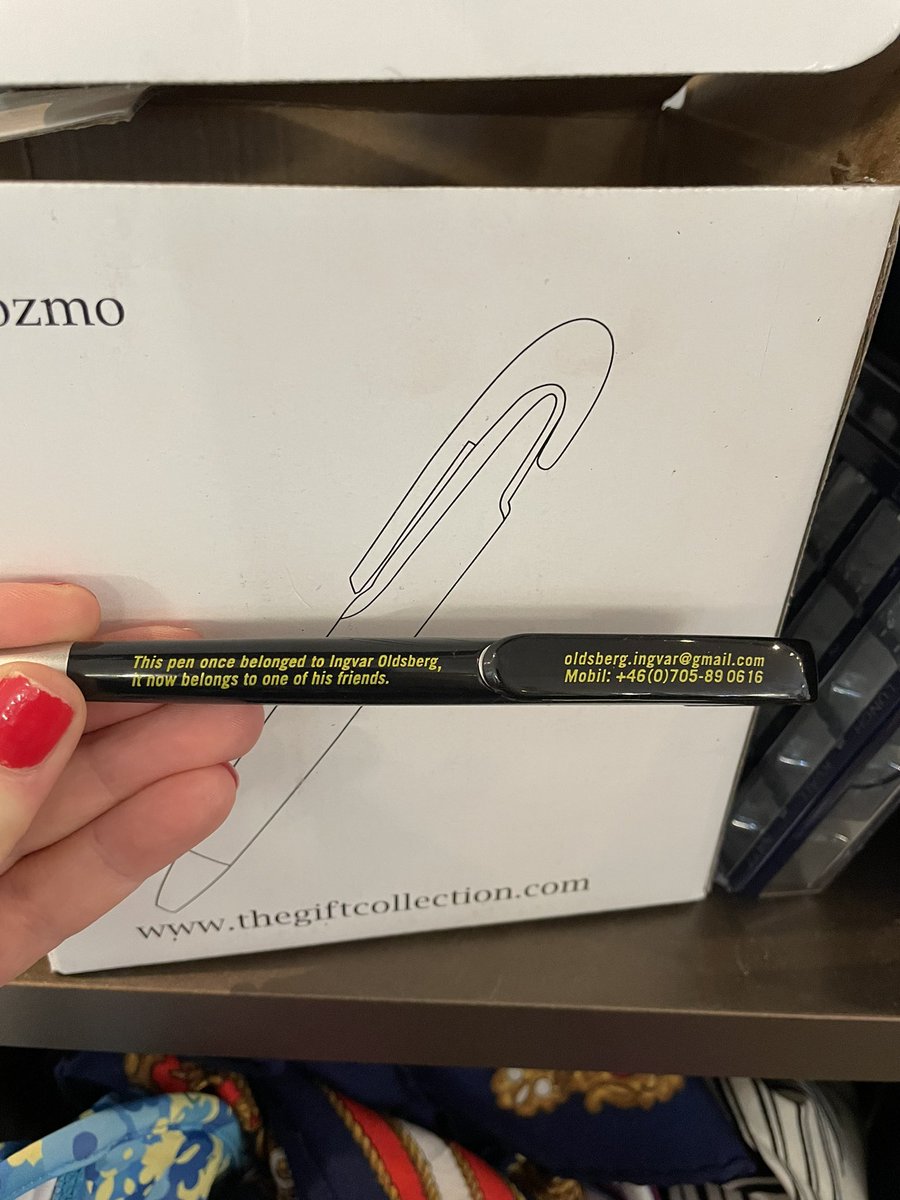 Oväntat ledsamt fynd på second hand. Finns en hel låda.