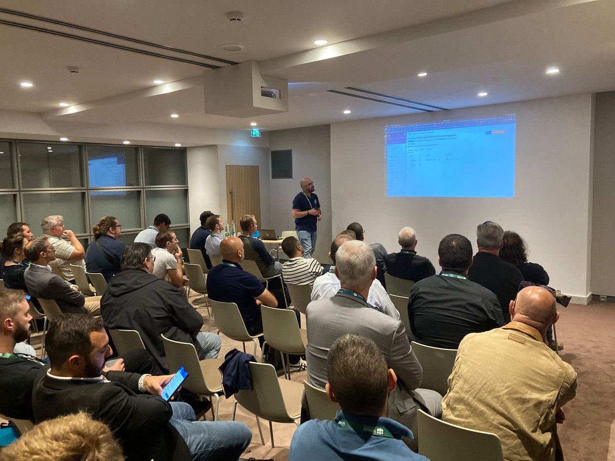 MyVMUG's tweet image. Bonjour! Today is the French VMUG UserCon - we are welcoming members who have been with us since 2007! #vmug #usercon