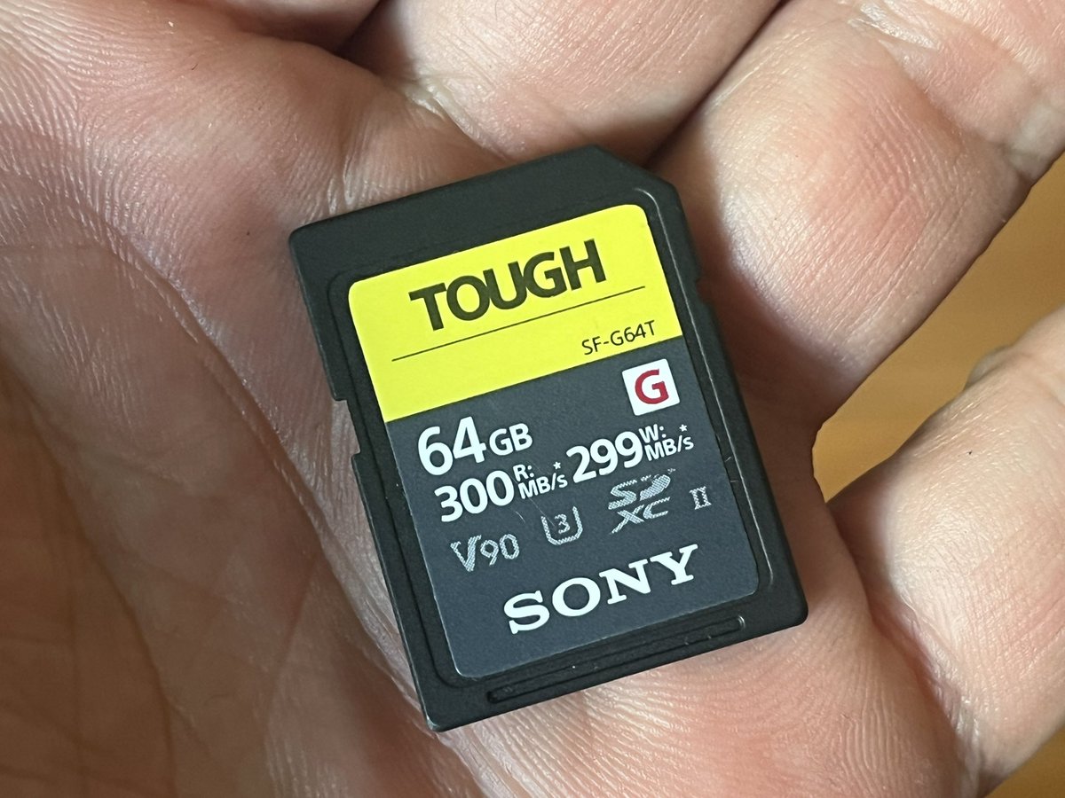 MiguelMorenatti's tweet image. TwiterX haz magia!!!
👉 El Domingo, tras el partido Sevilla- Las Palmas, perdí dos tarjetas SD como ésta con todas las fotos del partido. Seguro se cayeron tras sacar las llaves de la moto frente al Novotel. Necesito rescatar una foto muy importante de las tarjetas. 🙌