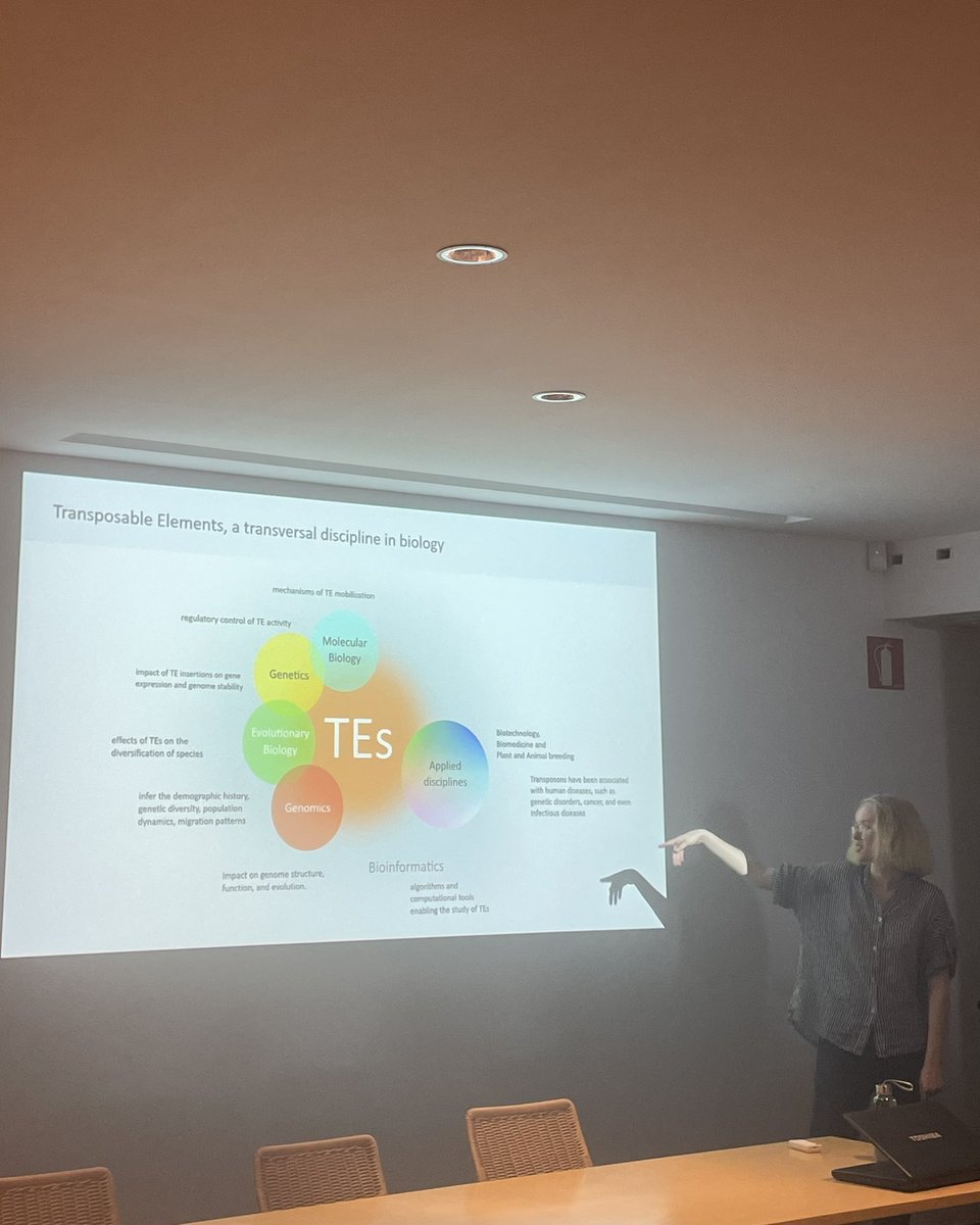 🥂Felicitats als brillants estudiants de màster Edu López <a href="/ArbutusUnEdu/">Edu López</a> i Lana Sushko <a href="/LanaSushko/">Lana Sushko</a> pel seus TFM! Els seus resultats ens fan mirar cap al futur de la recerca!🌱

👩‍🎓🌿Estudiants de Twitter, us convidem a unir-vos a l’IBB per futurs TFM, TFG, pràctiques o doctorats!