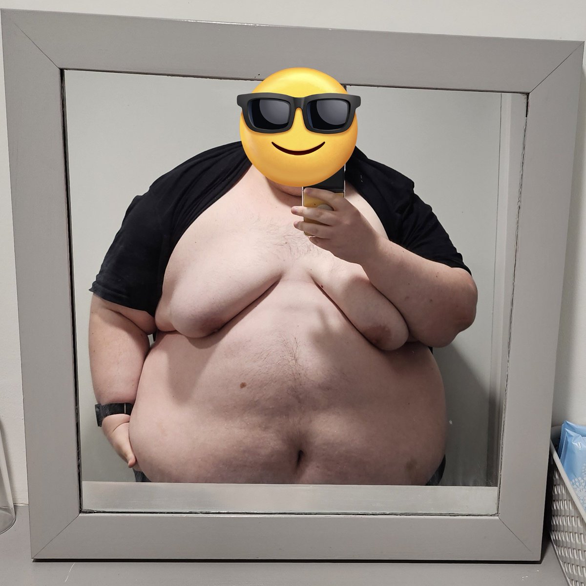 Snuck off to the bathroom at work.
#gaychub #gaysuperchub