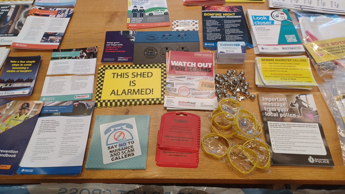 One of our PCSOs will be at Marks and Spencer on the Shires Retail Park until 2pm. 

Pop along and have a natter as part of our cuppa with a copper 🫖☕️👋👮‍♀️👍